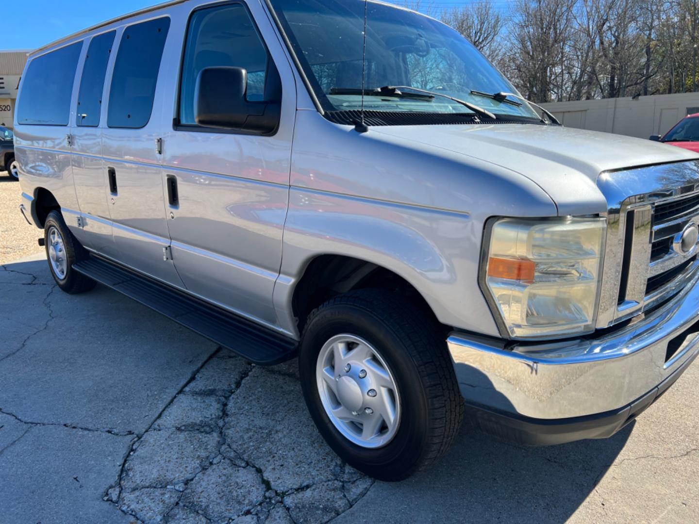 2012 Silver /Gray Ford E-Series Wagon XLT (1FBNE3BL0CD) with an 5.4 V8 engine, Automatic transmission, located at 4520 Airline Hwy, Baton Rouge, LA, 70805, (225) 357-1497, 30.509325, -91.145432 - 2012 Ford E350 XLT 12 Passenger Van 5.4 V8 Gas, 175K Miles, Power Windows & Locks, Interior & Exterior In Good Shape, Radio Needs To Be Changed, Tow Pkg. NO IN HOUSE FINANCING. FOR INFO PLEASE CONTACT JEFF AT 225 357-1497 CHECK OUT OUR A+ RATING WITH THE BETTER BUSINESS BUREAU WE HAVE BEEN A FAMI - Photo#3